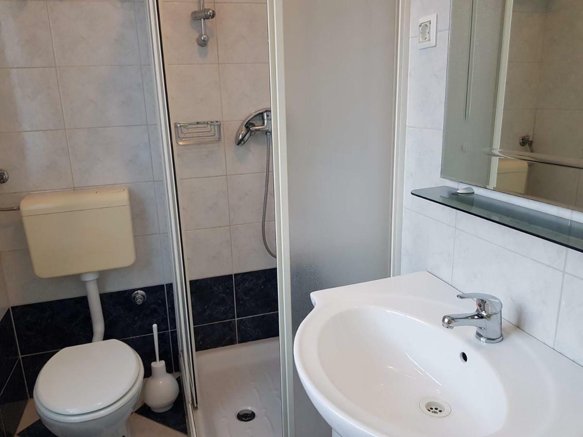 Mare Azzurro Apartments Pula Ngoại thất bức ảnh