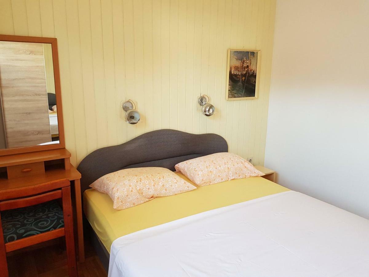 Mare Azzurro Apartments Pula Ngoại thất bức ảnh